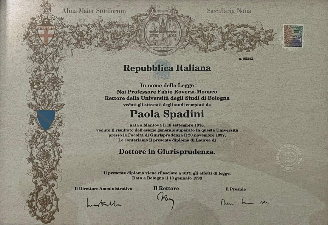 Diploma di laurea in Giurisprudenza conferito a Paola Spadini dall'Università degli Studi di Bologna